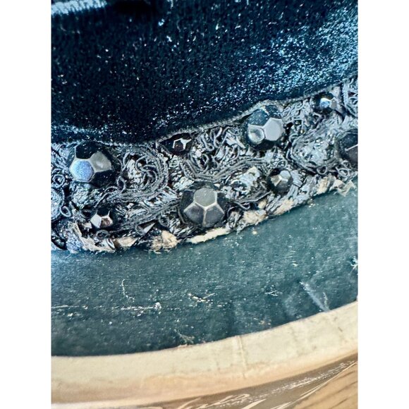 Vintage Gwen Pennington Black Beaded Pillbox Hat w/Bee Hats Box - Picture 8 of 16